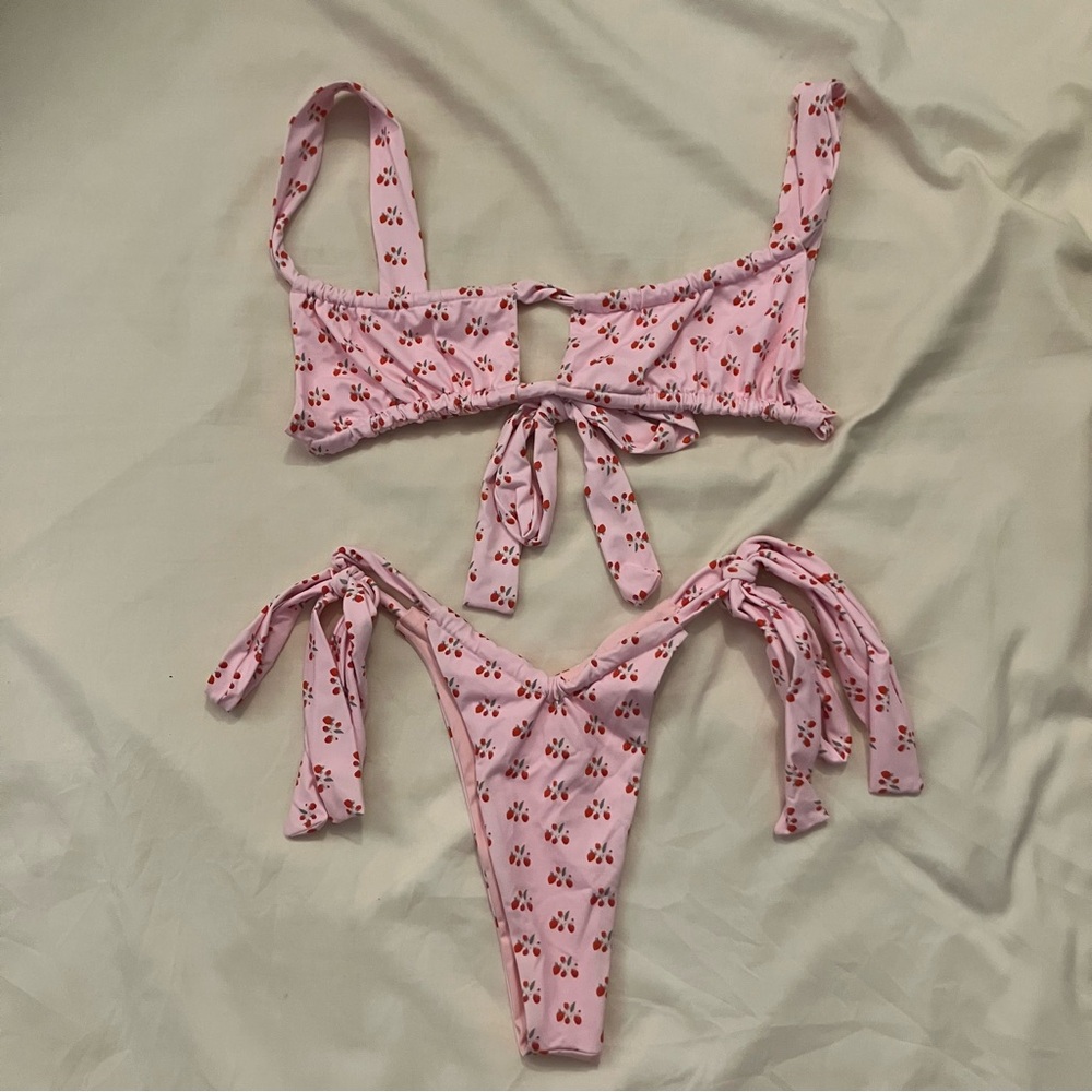 Frankie’s Bikinis Willow Set in Baby Berry